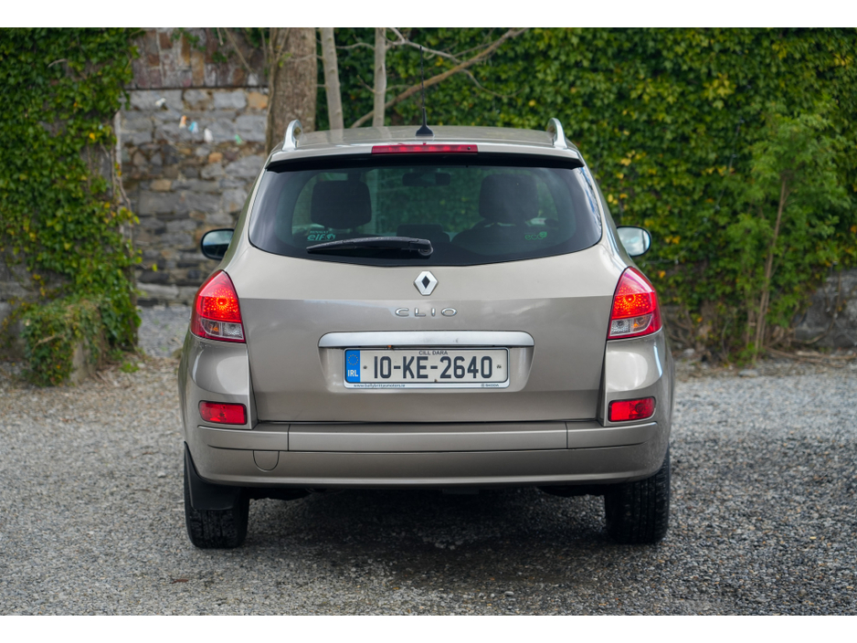 2010 Renault Clio - image 14