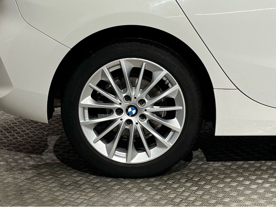 2023 BMW 1 Series 118i SE - Parking Sensors - Panoramic Sunroof - Climate Control - Cruise Control - Apple CarPlay/Android Auto €29,750