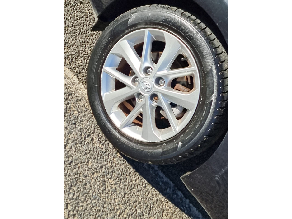 2014 Toyota Auris - image 26