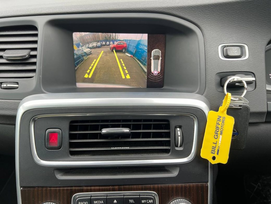 2017 Volvo V60 - image 9