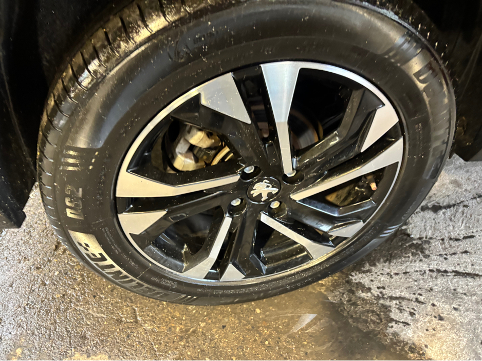 2023 Peugeot 2008 - image 10