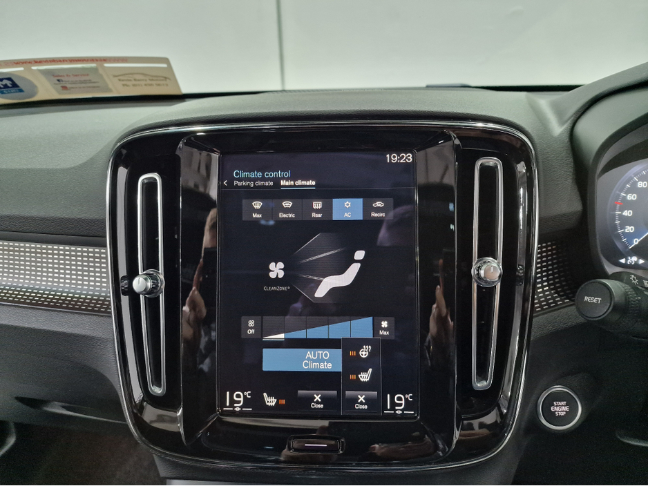 2021 Volvo XC40 - image 21