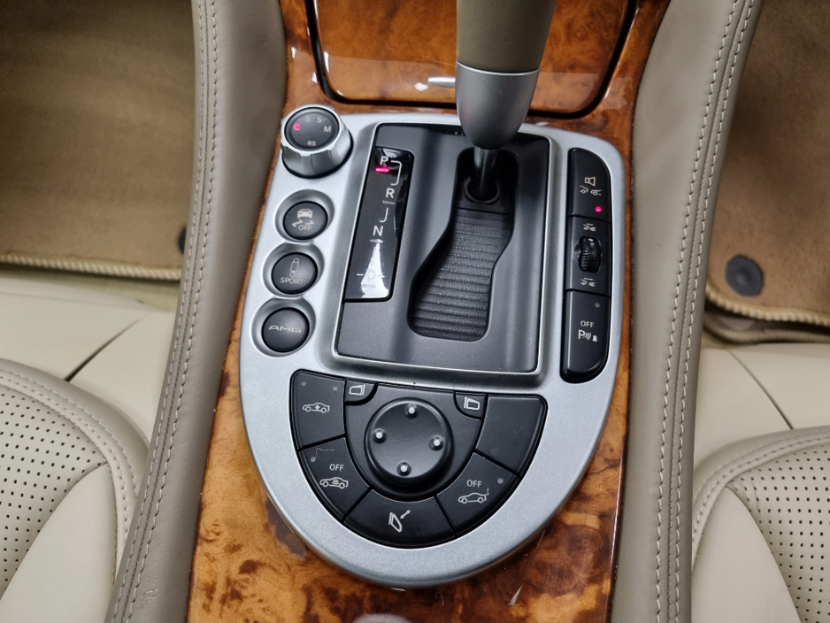 2010 Mercedes-Benz SL Class - image 25