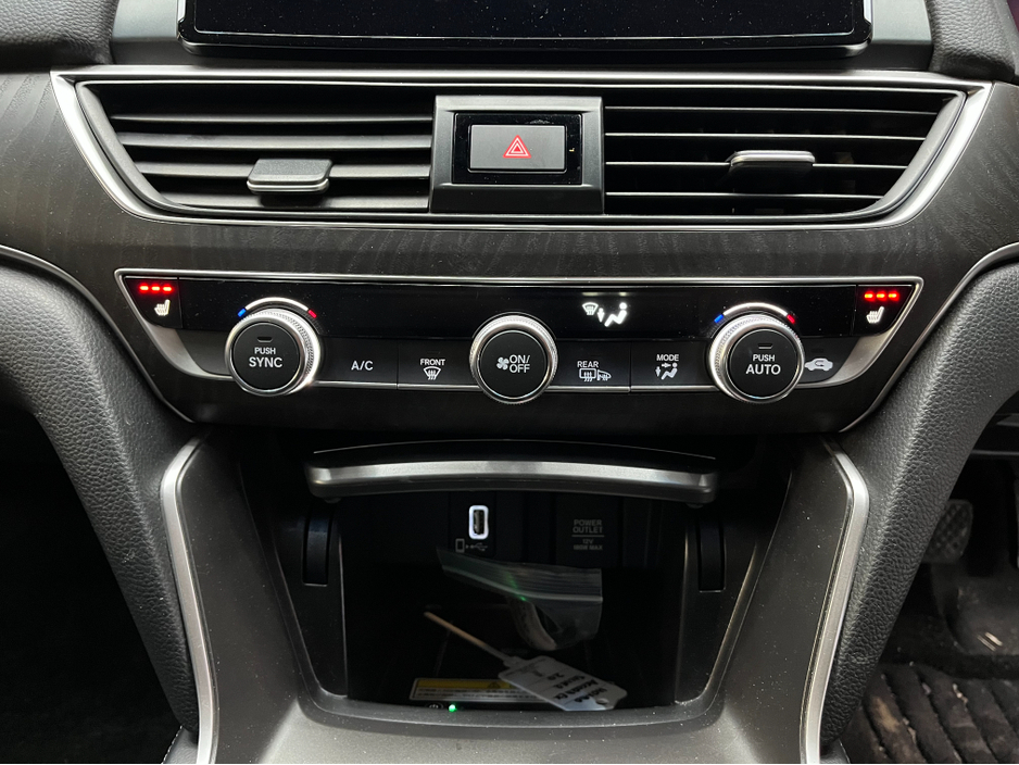 2020 Honda Accord 2020 HONDA ACCORD EX 2.0 AUTOMATIC / CRUISE CONTROL / REVERSE CAMERA / ELECTRIC MEMORY & HEATED SEATS / PADDLE SHIFTERS / HEATED REAR SEATS