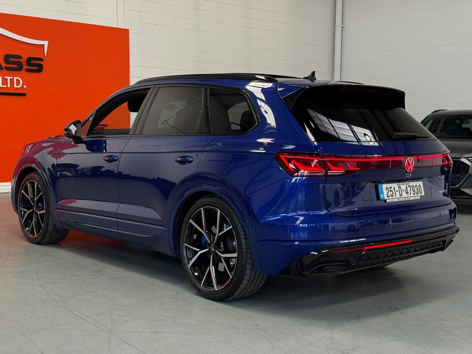 2025 Volkswagen Touareg - image 27