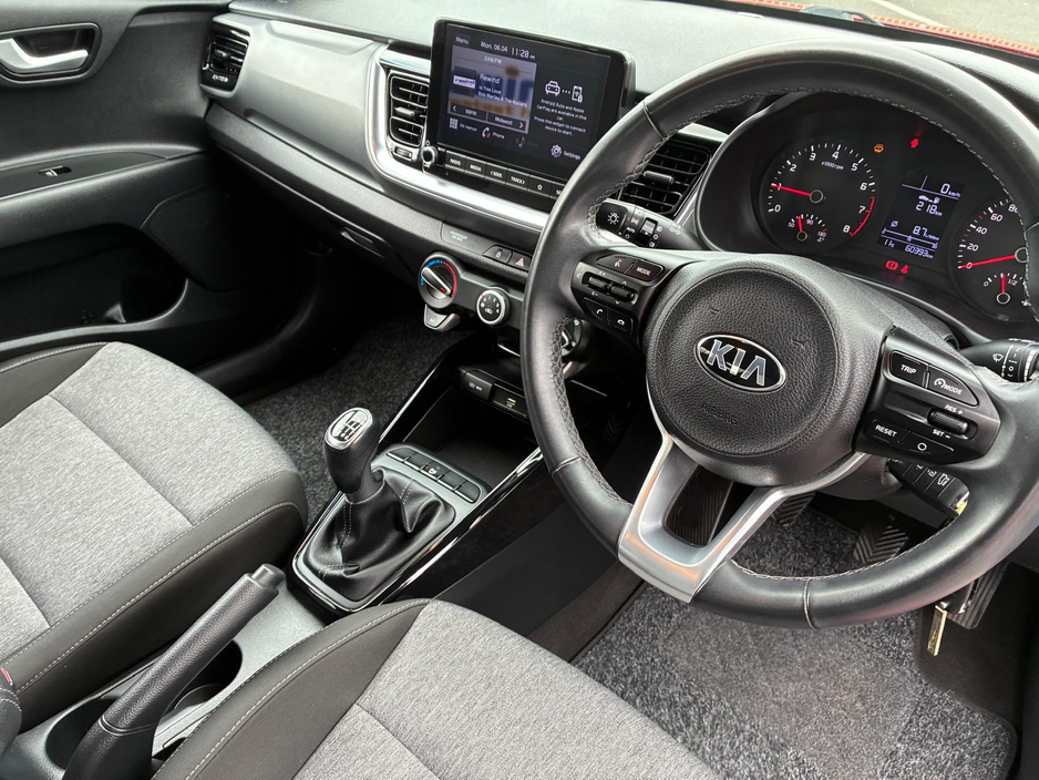 2021 Kia Stonic - image 4