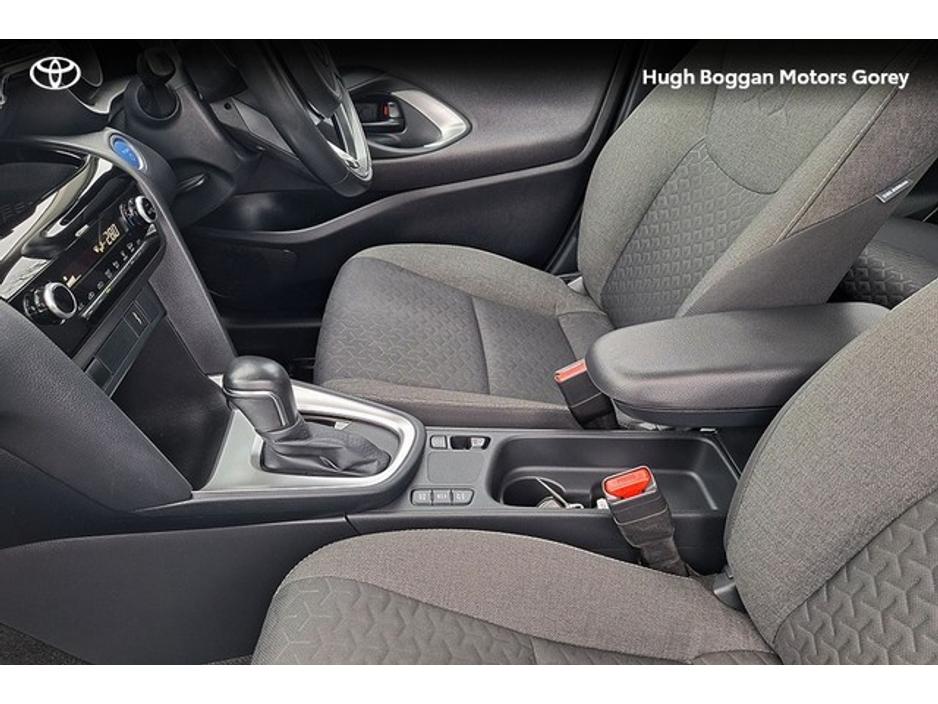 2023 Toyota Yaris Cross - image 15