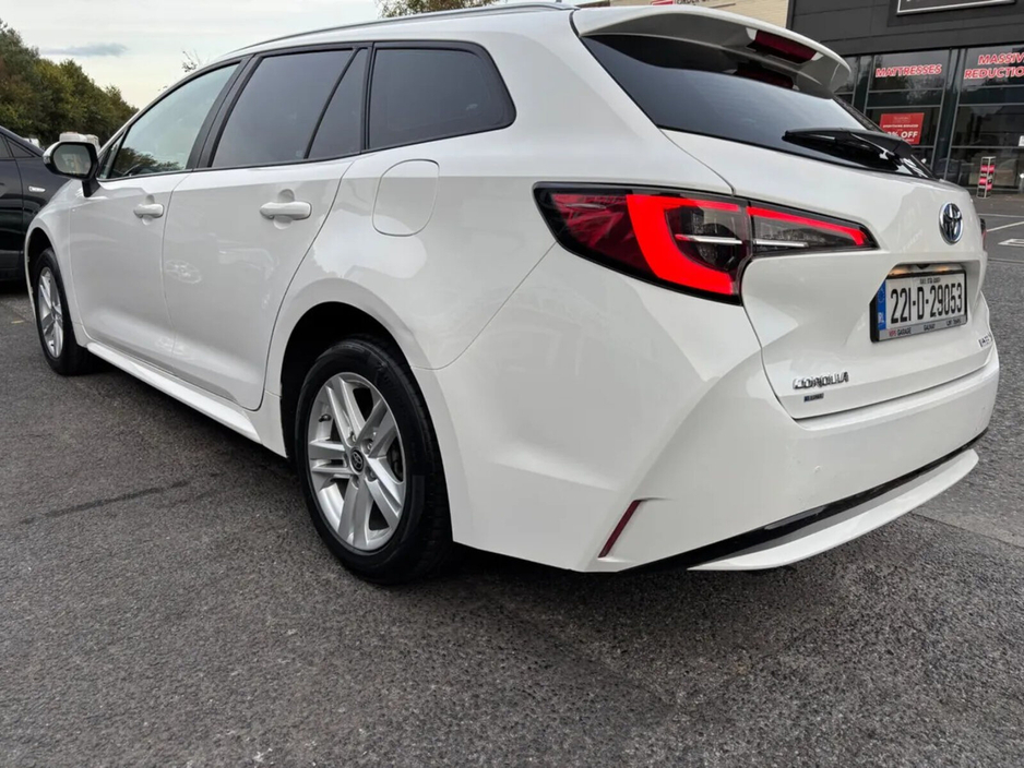 2022 Toyota Corolla 1.8 Hybrid Luna Saloon €20,500