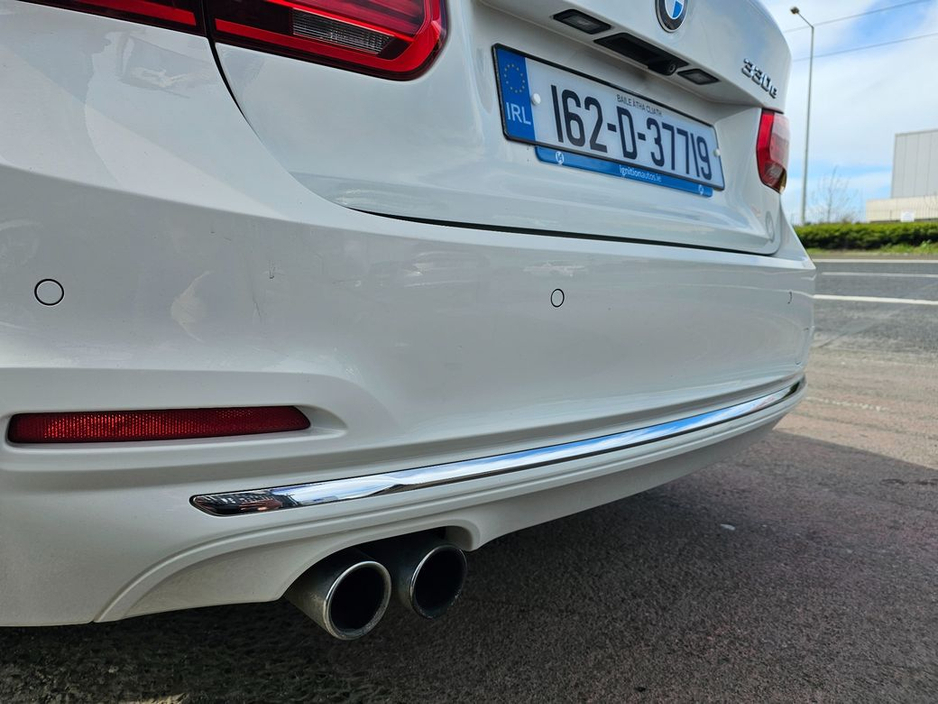 2016 BMW 3 Series - image 9