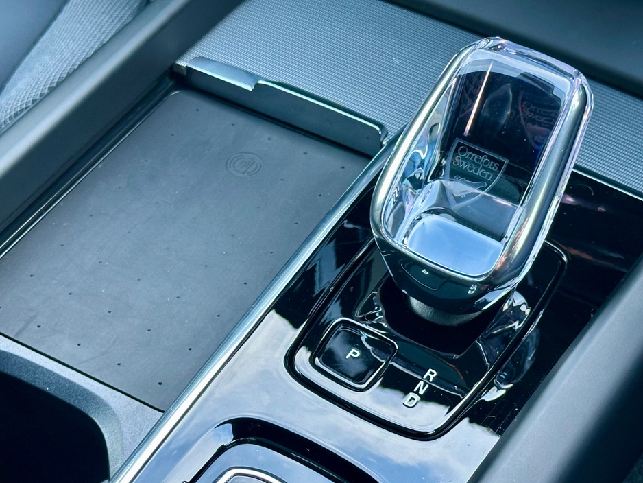 2025 Volvo XC60 - image 7