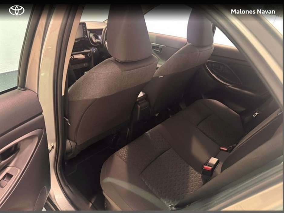 2024 Toyota Yaris Cross - image 7