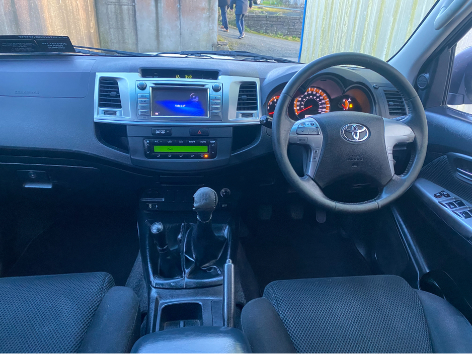 2014 Toyota Hilux - image 6