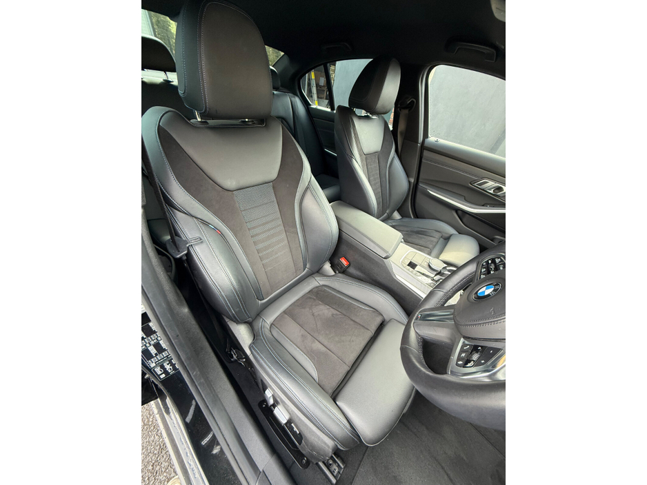 2020 BMW 3 Series - image 13