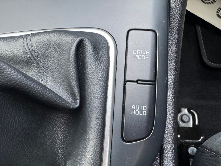 2022 Kia Sportage - image 25