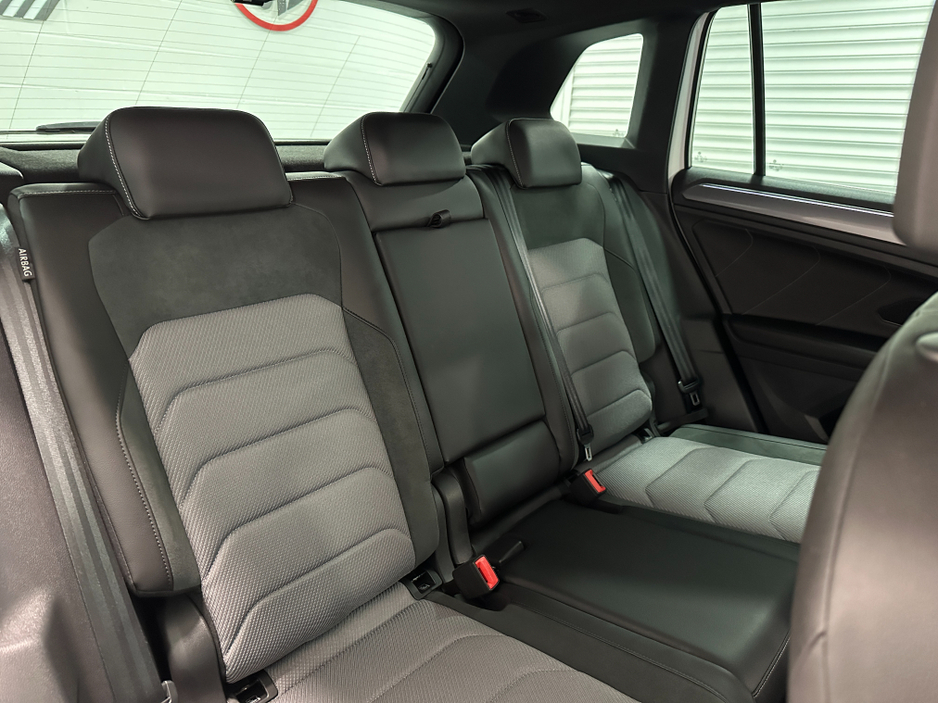 2019 Volkswagen Tiguan (191) TIGUAN 2.0TID R LINE DSG 4 MOTION LOW KMS VW/AUDI SPECIALISTS WWW.DENISDARCYCARS.IE €31,950
