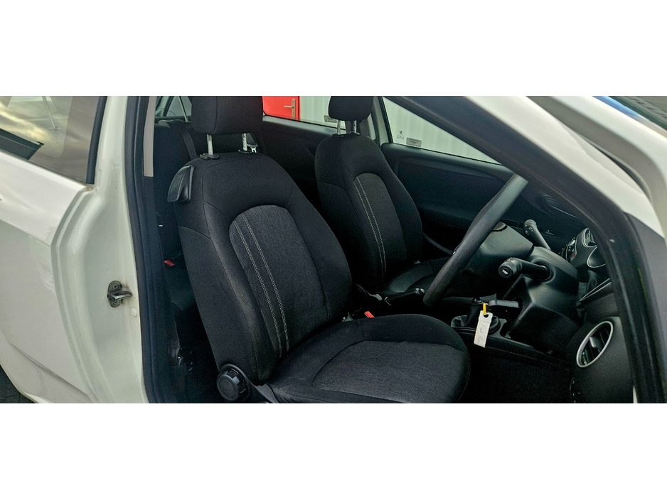 2015 Fiat Punto - image 25