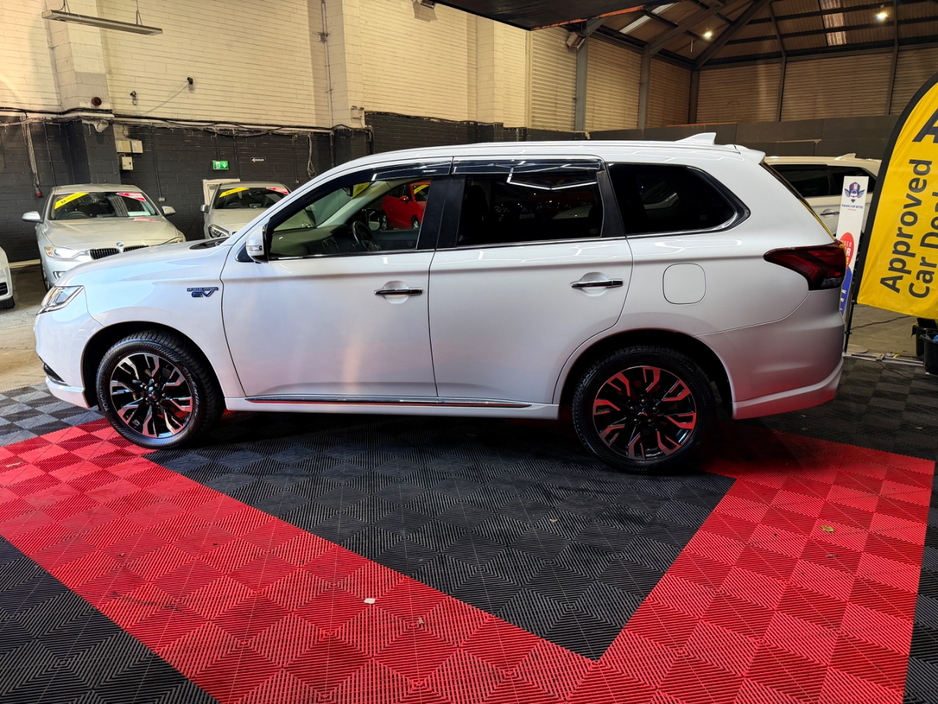 2017 Mitsubishi Outlander - image 10