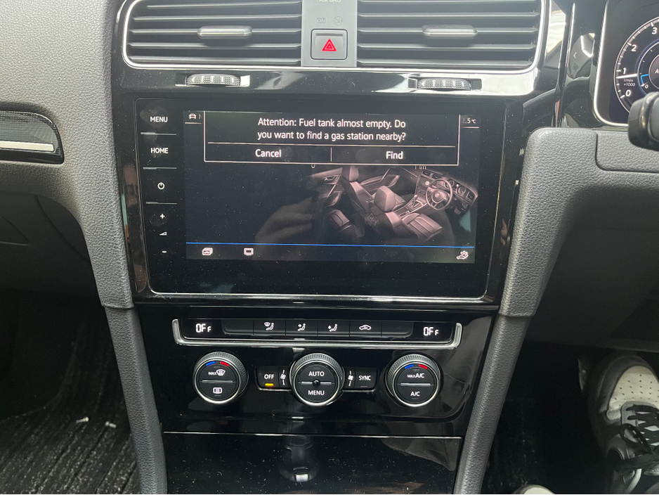 2019 Volkswagen Golf - image 18