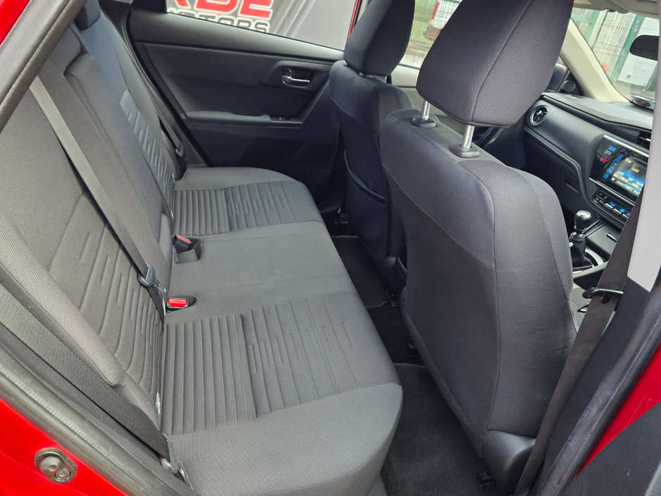 2017 Toyota Auris 1.4 D-4D (90) 5Dr Luna €15,950