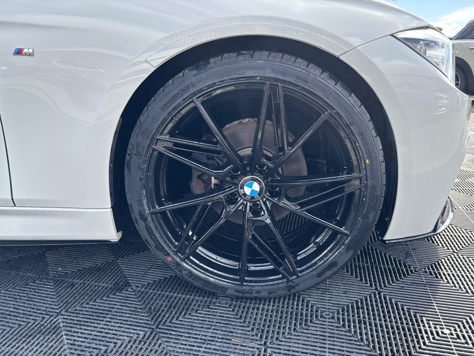 2014 BMW 3 Series - image 3