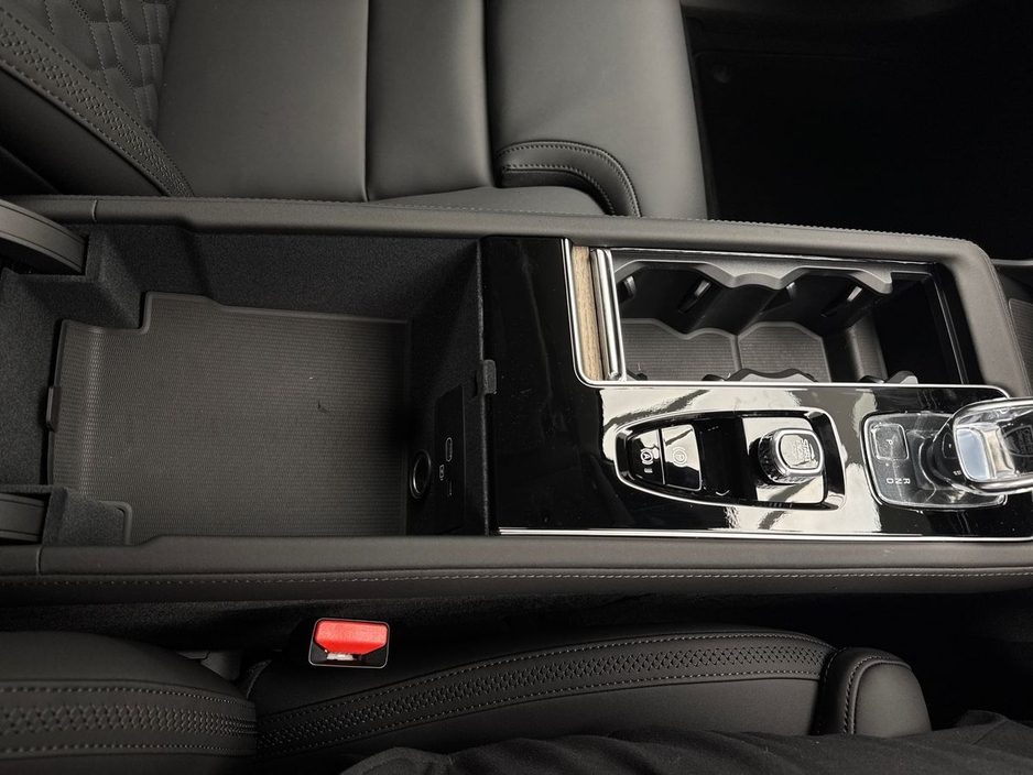 2026 Volvo XC90 - image 15