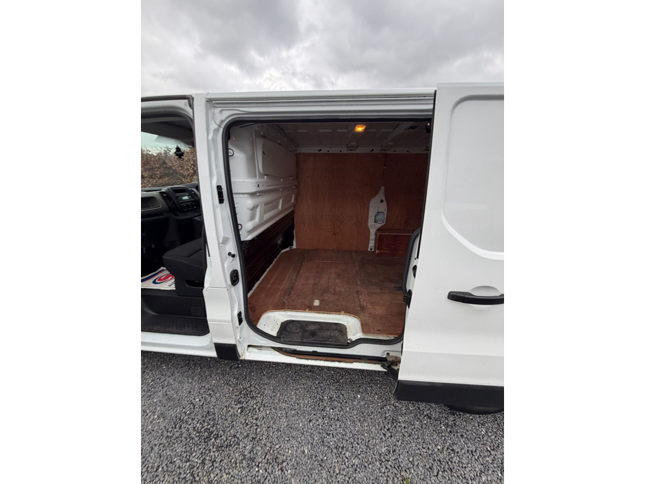 2019 Renault Trafic - image 14