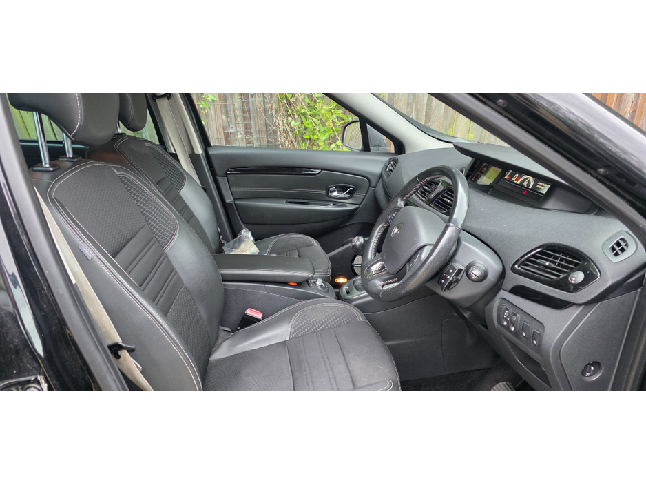 2015 Renault Grand Scenic - image 2