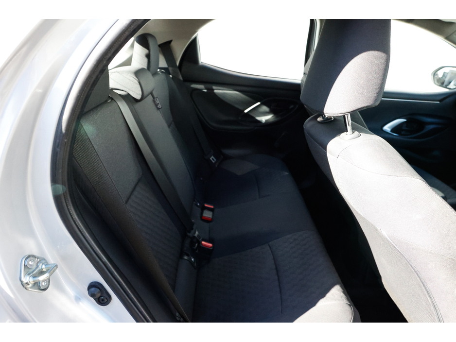 2021 Toyota Yaris - image 10