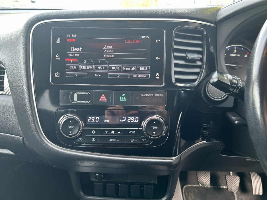 2017 Mitsubishi Outlander - image 9