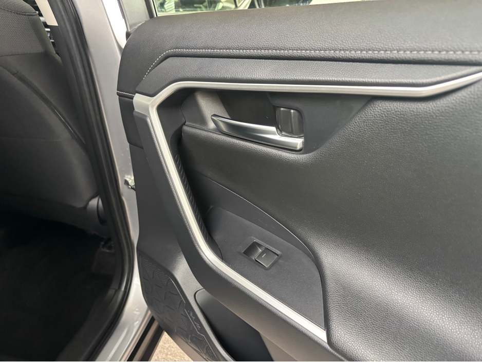 2024 Toyota Rav4 - image 5