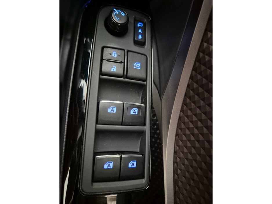 2019 Toyota C-HR **SPORT HYBRID**AUTO**KEYLESS ENTRY AND START**ANDROID/APPLE RADIO MEDIA UNIT**18" DIAMOND CUT ALLOYS**REVERSE CAMERA**HALF LEATHER SEATS**LANE DEPARTURE WARNING**ADAPTIVE CRUISE CONTROL**BLIND SPOT €21,949