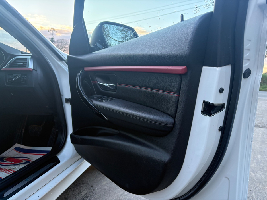 2016 BMW 3 Series - image 19