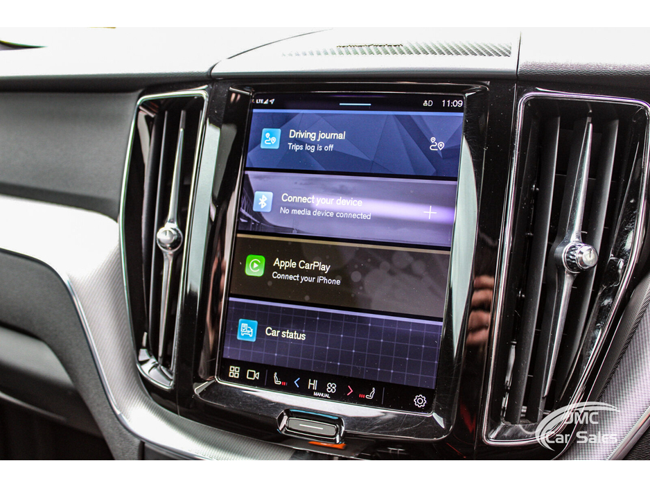 2022 Volvo XC60 - image 16