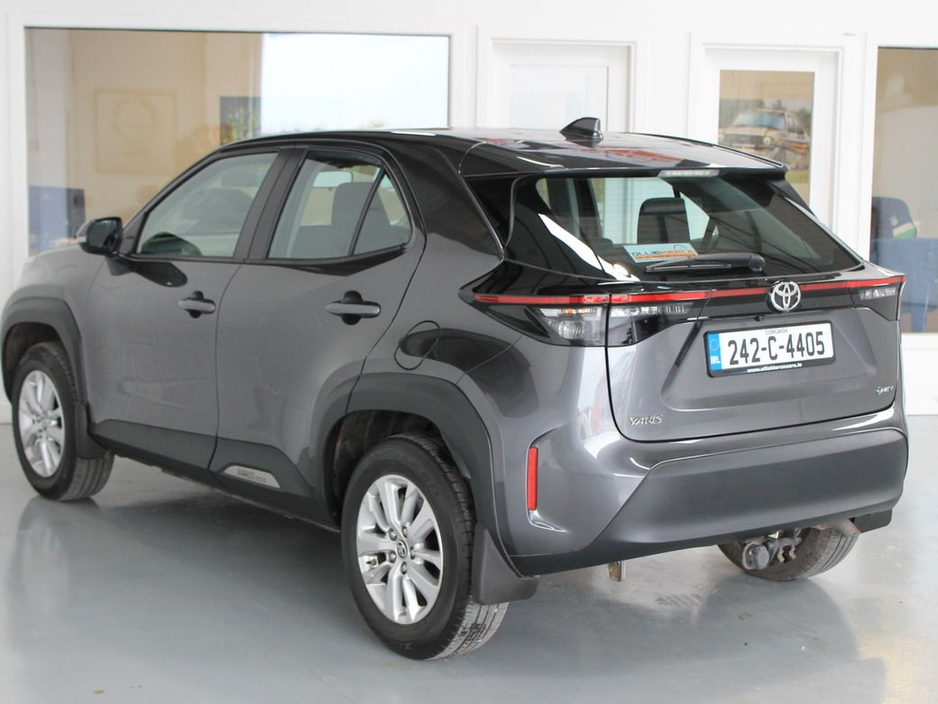 2024 Toyota Yaris - image 8