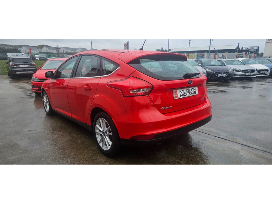 2015 Ford Focus - image 8