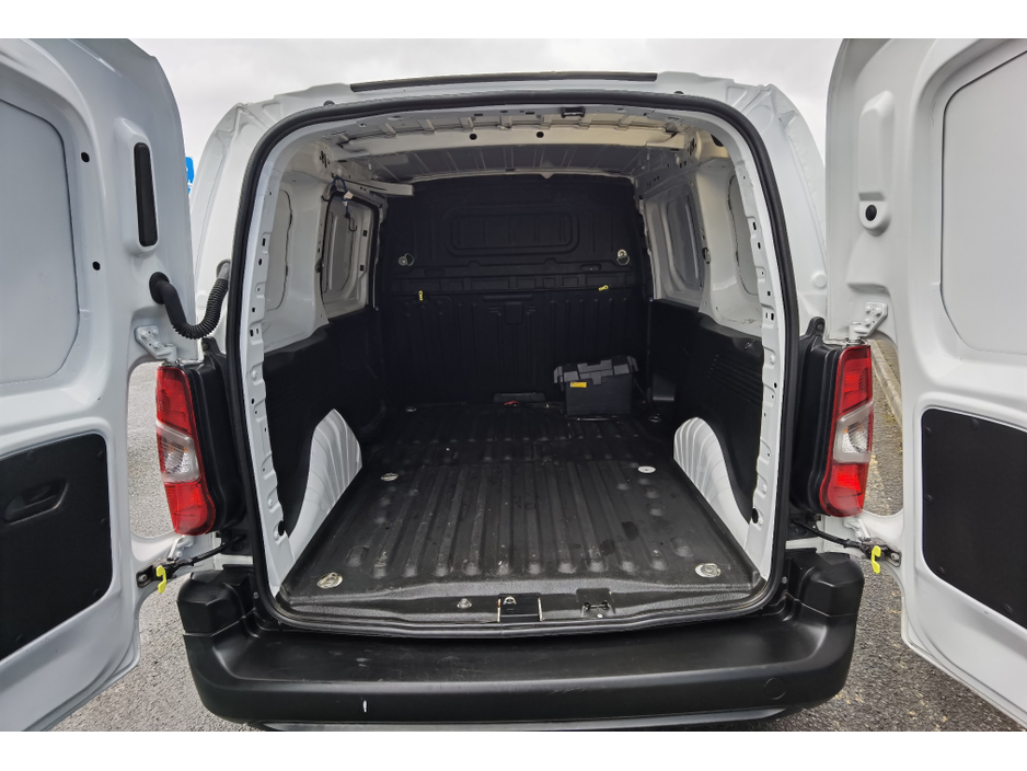 2022 Citroen Berlingo - image 8