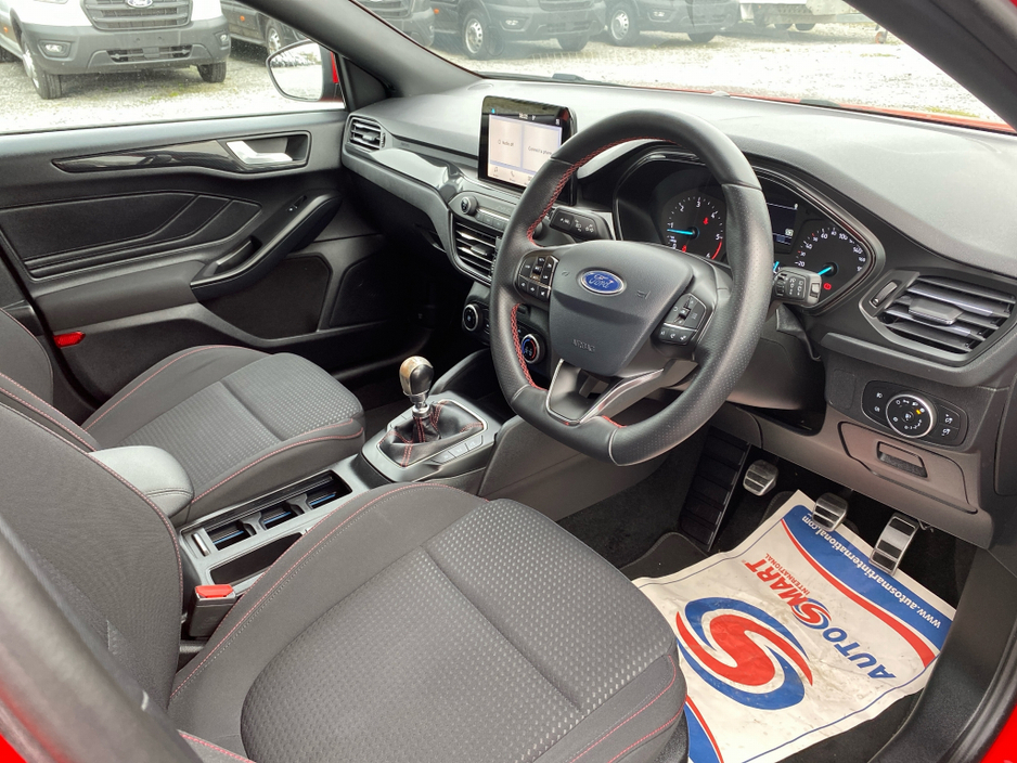 2019 Ford Focus - image 6