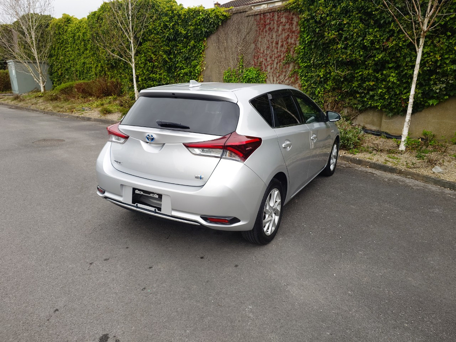 2016 Toyota Auris - image 5