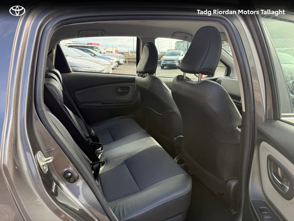 2016 Toyota Yaris - image 10