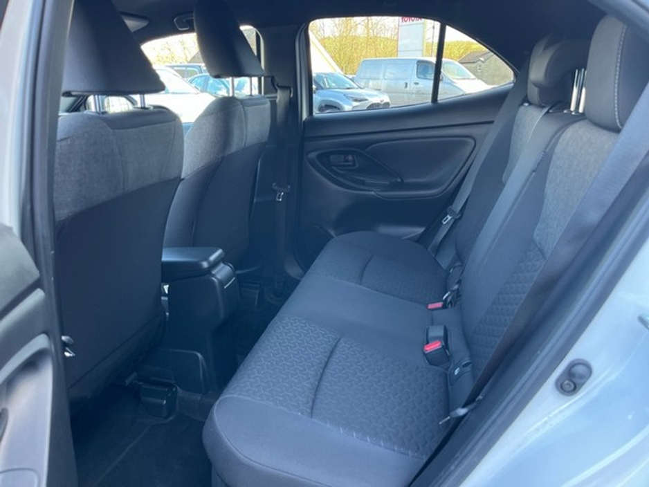 2023 Toyota Yaris Cross - image 7