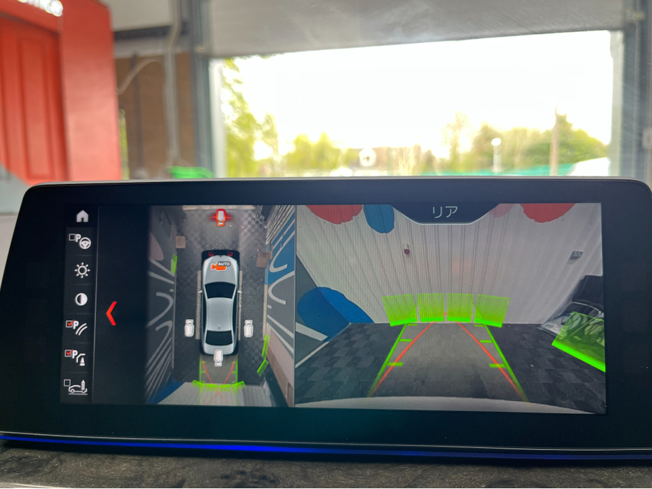 2017 BMW 5 Series - image 25