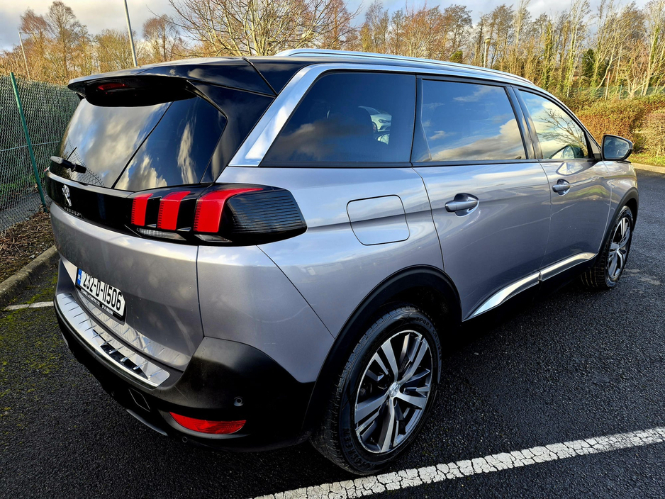 2023 Peugeot 5008  €29,999