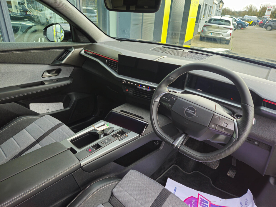 2025 Opel Grandland - image 8