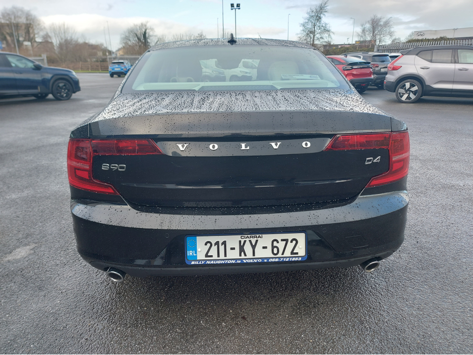 2021 Volvo S90 D4 MOMENTUM AT 4DR AUTO €34,950