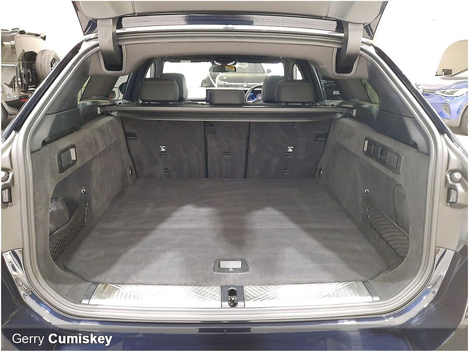 2025 BMW 5 Series - image 6