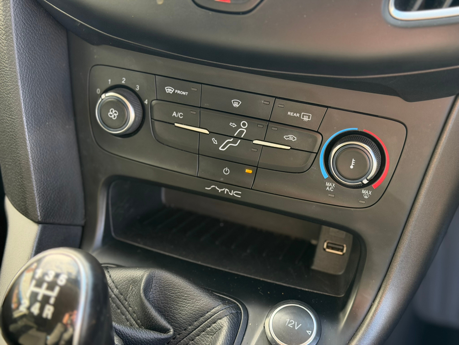 2017 Ford Focus - image 5