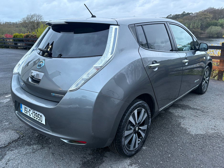 2015 Nissan Leaf - image 12