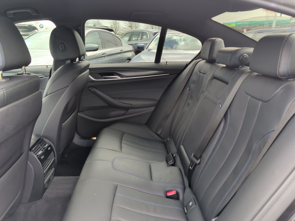 2021 BMW 5 Series - image 10