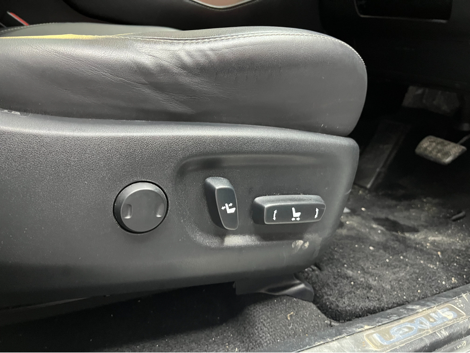 2019 Lexus NX 300 h - image 12