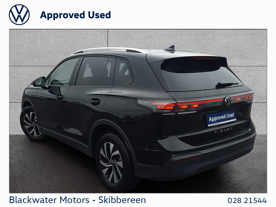 2025 Volkswagen Tiguan - image 15